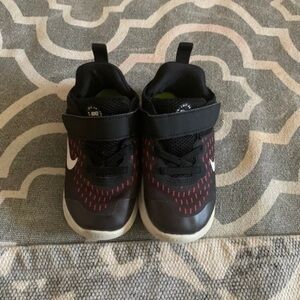 Nike free RN Kids Black and Red Sneakers